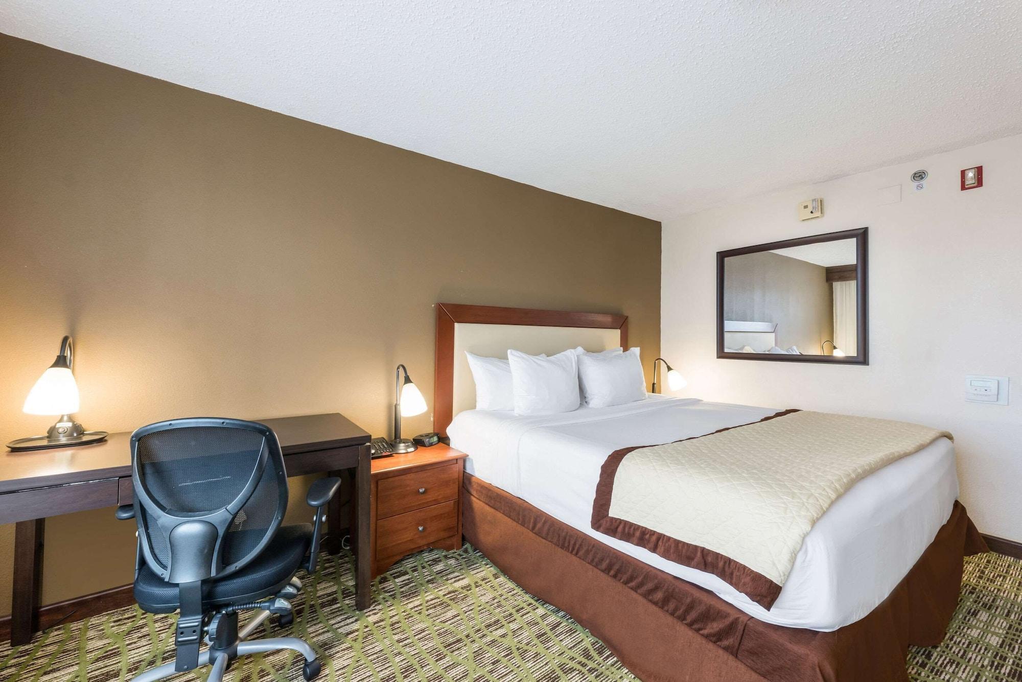 Clarion Hotel & Suites Mount Laurel Dış mekan fotoğraf