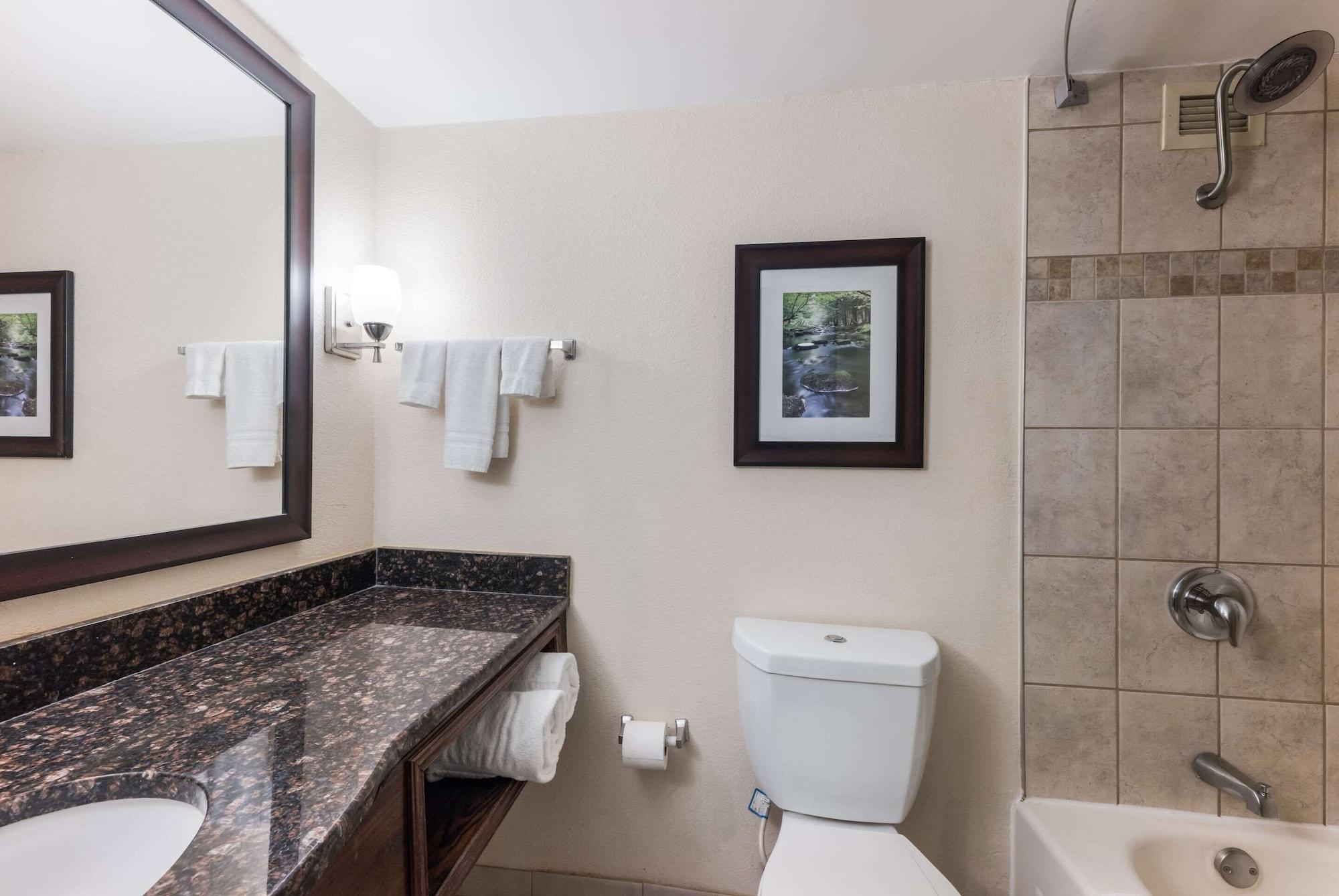 Clarion Hotel & Suites Mount Laurel Dış mekan fotoğraf