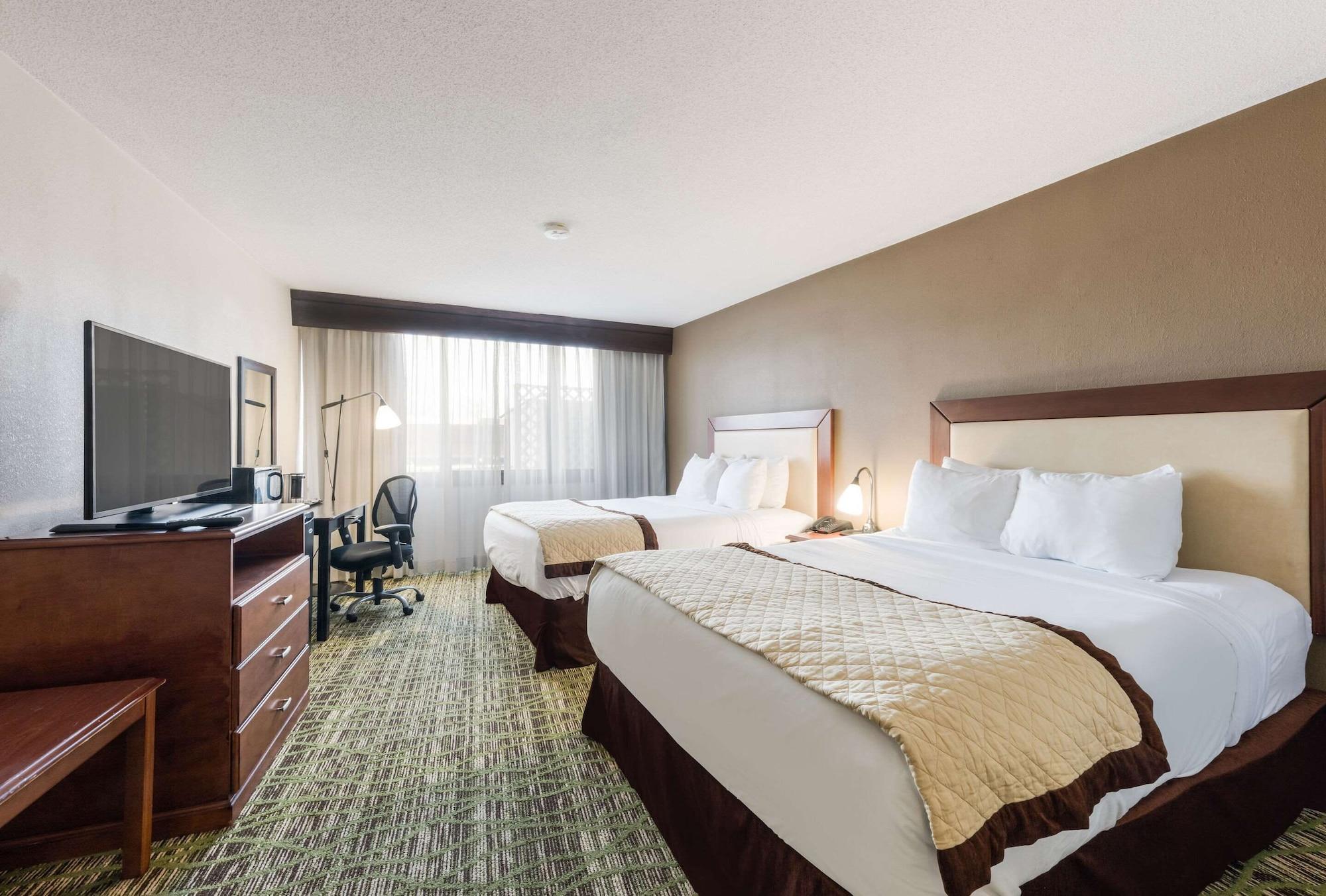 Clarion Hotel & Suites Mount Laurel Dış mekan fotoğraf