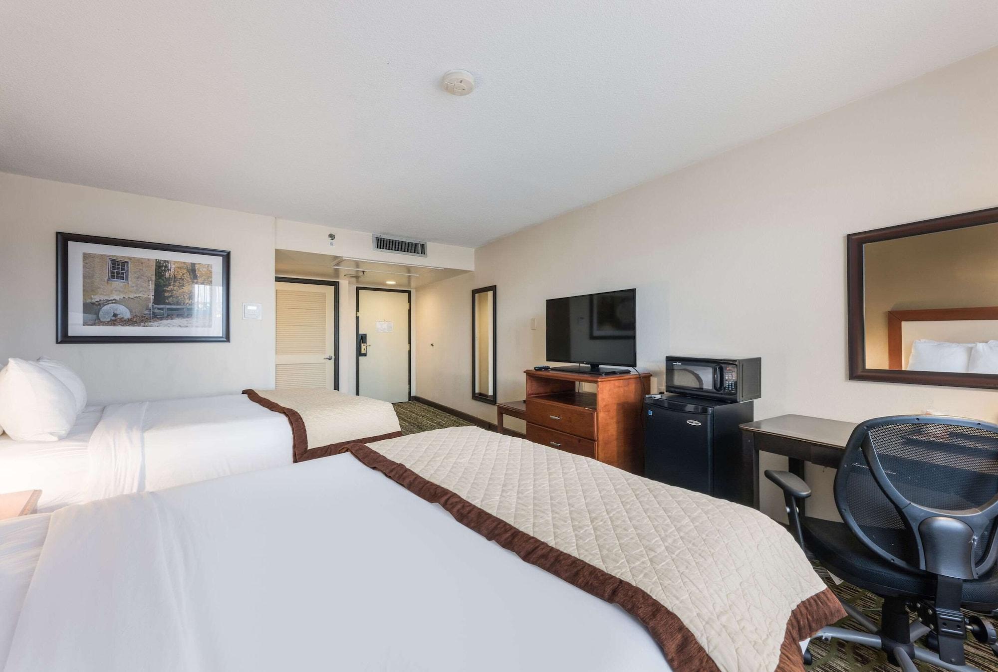 Clarion Hotel & Suites Mount Laurel Dış mekan fotoğraf