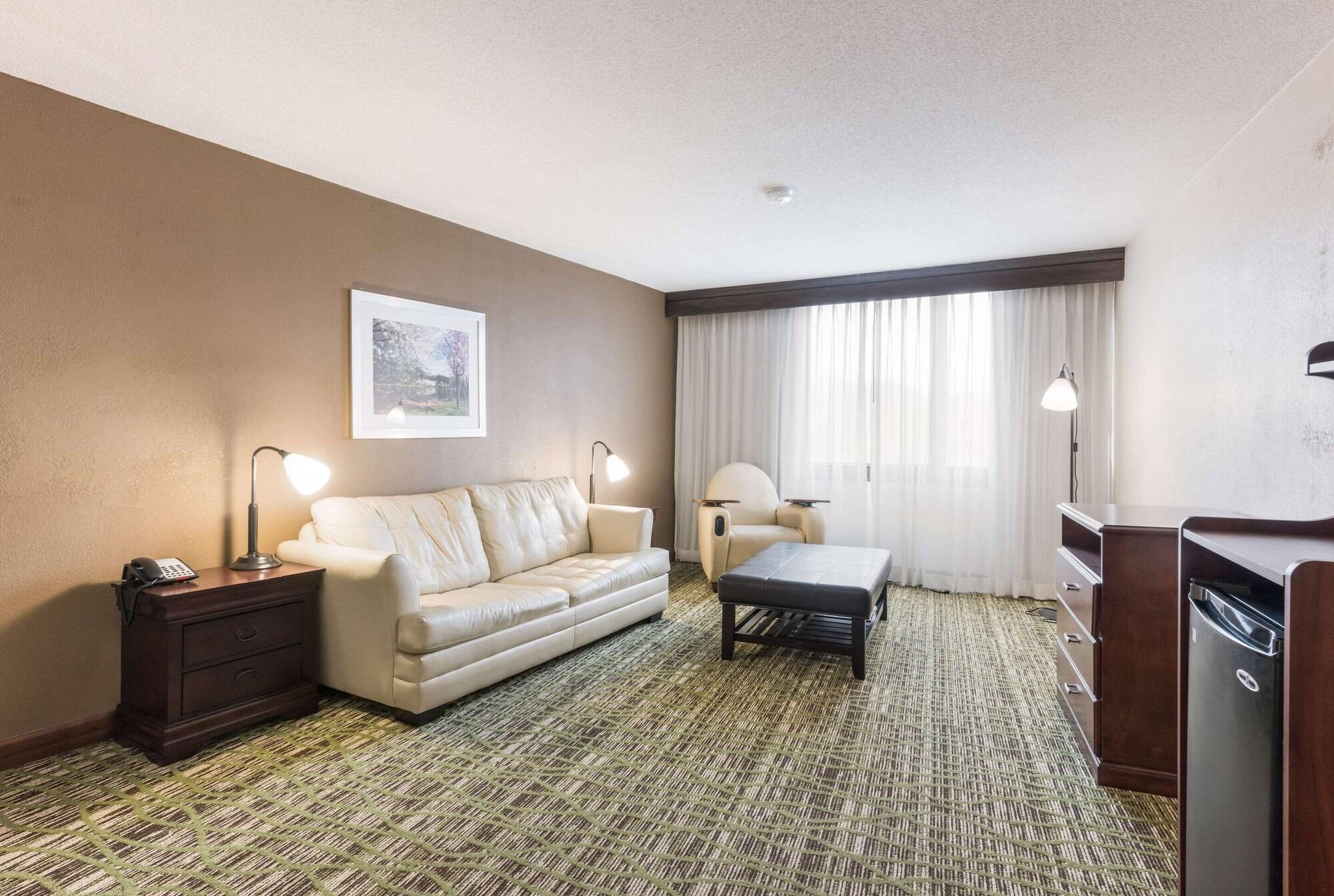 Clarion Hotel & Suites Mount Laurel Dış mekan fotoğraf