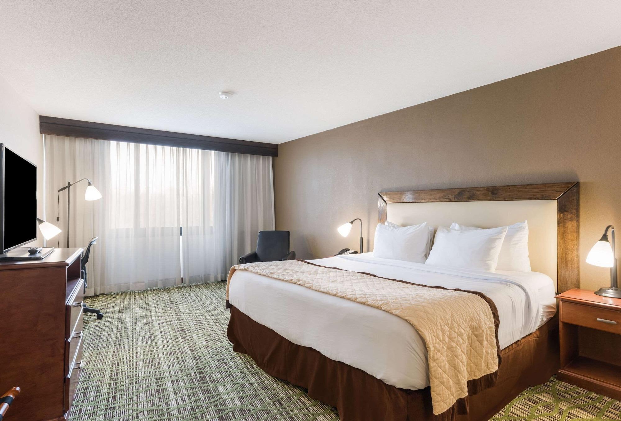 Clarion Hotel & Suites Mount Laurel Dış mekan fotoğraf