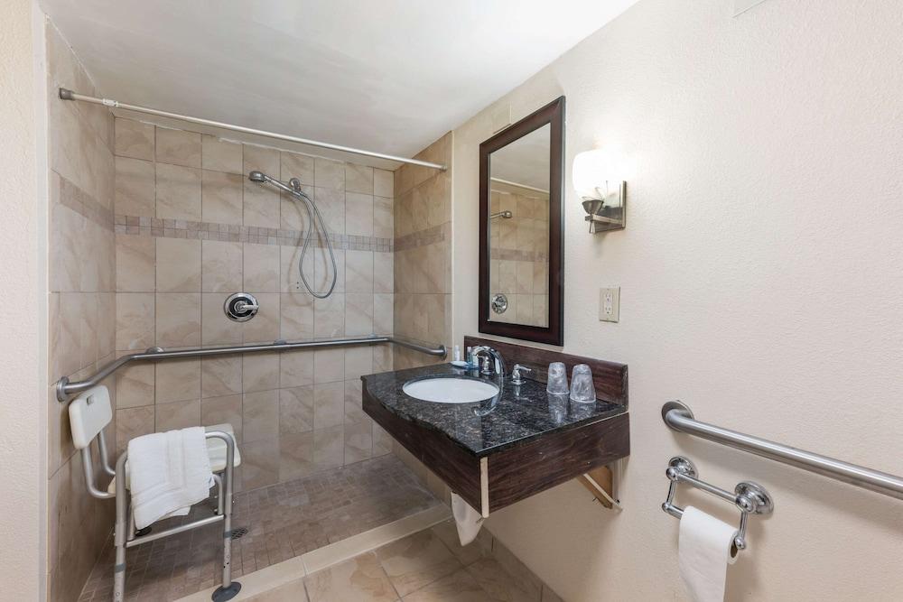 Clarion Hotel & Suites Mount Laurel Dış mekan fotoğraf