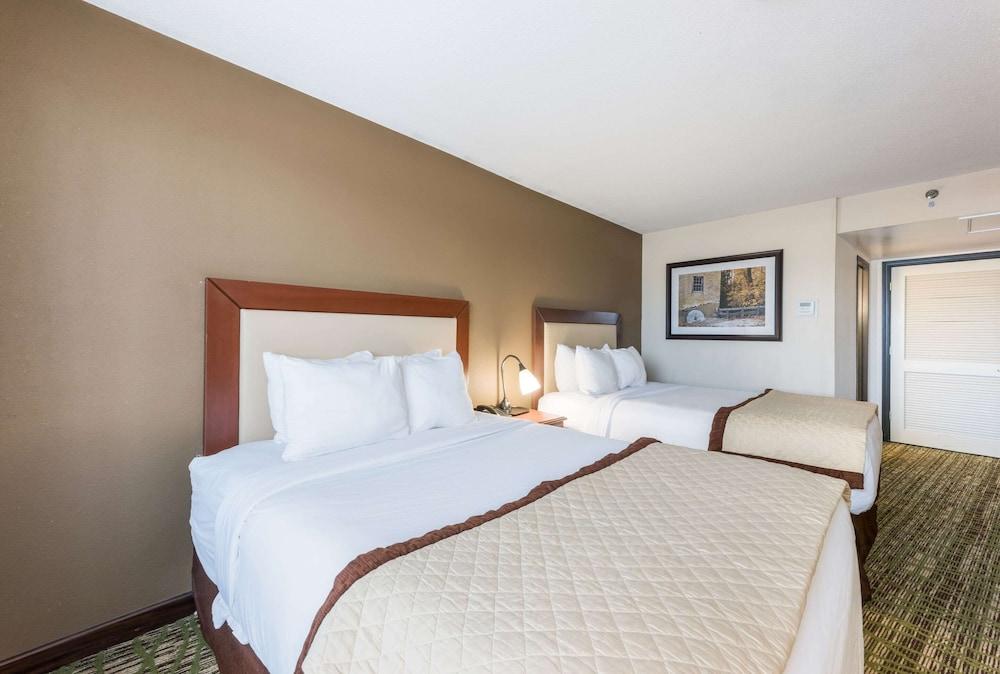 Clarion Hotel & Suites Mount Laurel Dış mekan fotoğraf