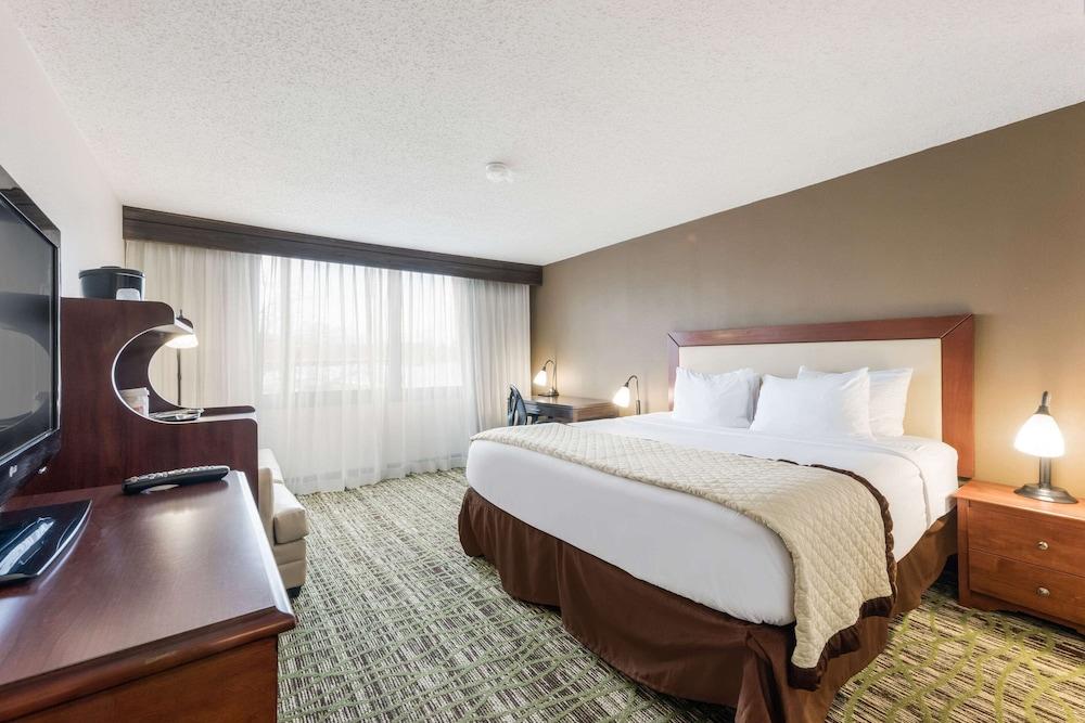 Clarion Hotel & Suites Mount Laurel Dış mekan fotoğraf