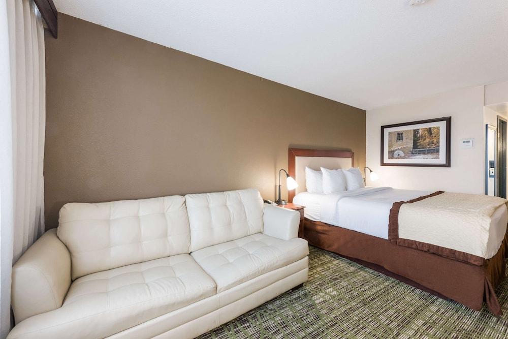 Clarion Hotel & Suites Mount Laurel Dış mekan fotoğraf