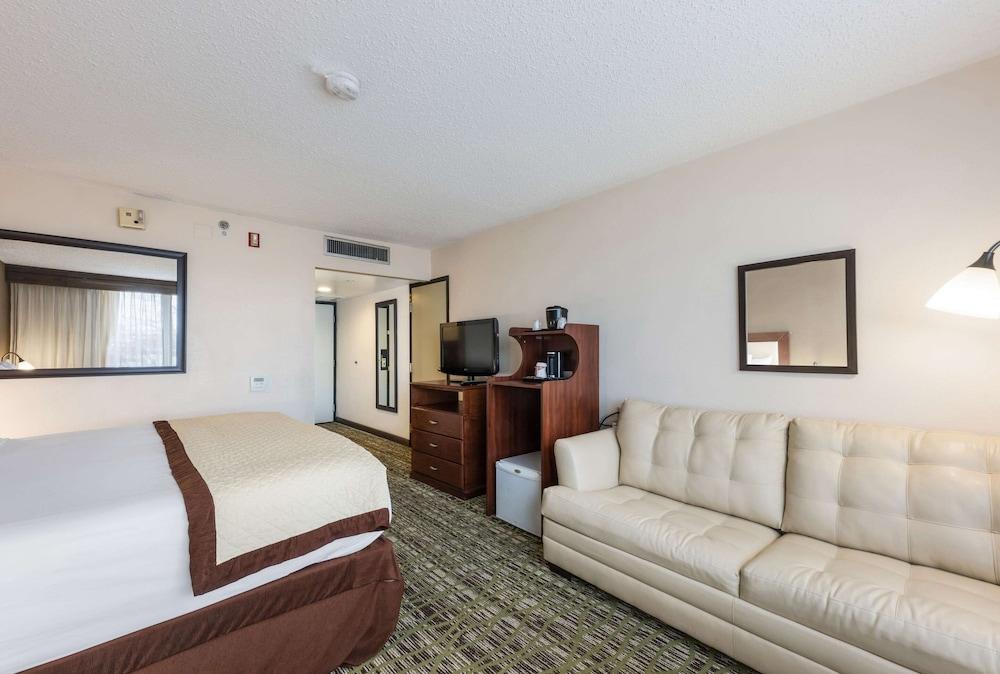 Clarion Hotel & Suites Mount Laurel Dış mekan fotoğraf