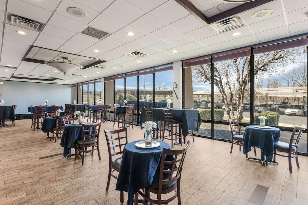 Clarion Hotel & Suites Mount Laurel Dış mekan fotoğraf