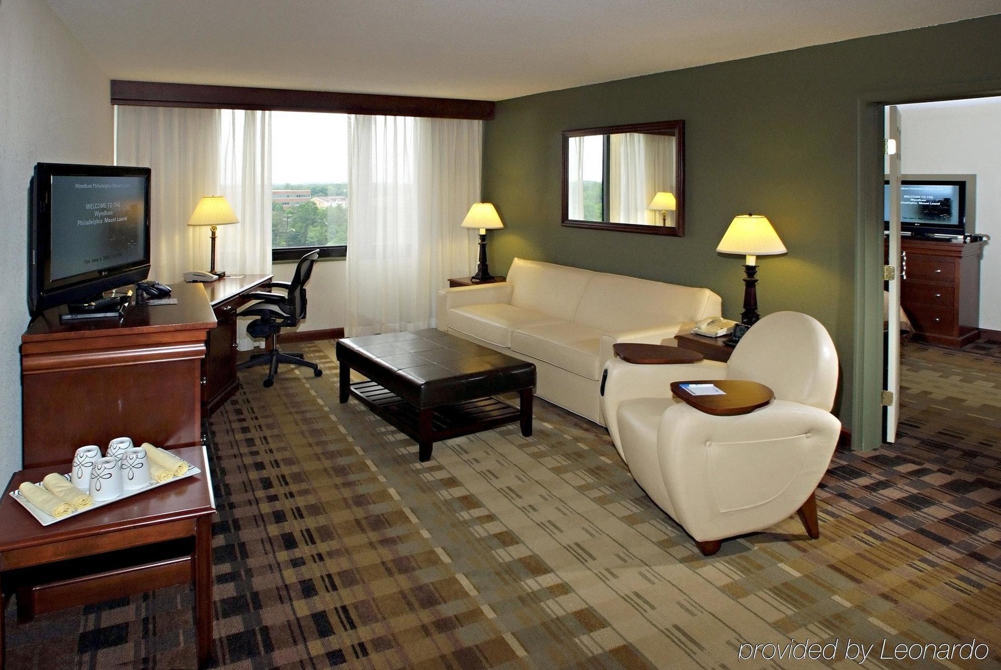 Clarion Hotel & Suites Mount Laurel Oda fotoğraf